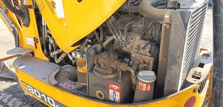 JCB MICRO-PELLE SUR CHENILLES 8010 CTS – 1,03T – DIESEL – 895 HEURES  8010CTS