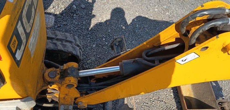 JCB MICRO-PELLE SUR CHENILLES 8010 CTS – 1,03T – DIESEL – 895 HEURES  8010CTS