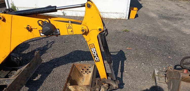 JCB MICRO-PELLE SUR CHENILLES 8010 CTS – 1,03T – DIESEL – 895 HEURES  8010CTS