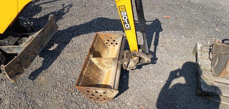 JCB MICRO-PELLE SUR CHENILLES 8010 CTS – 1,03T – DIESEL – 895 HEURES  8010CTS