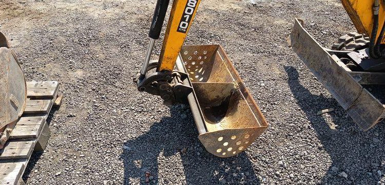 JCB MICRO-PELLE SUR CHENILLES 8010 CTS – 1,03T – DIESEL – 895 HEURES  8010CTS