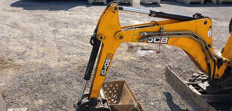 JCB MICRO-PELLE SUR CHENILLES 8010 CTS – 1,03T – DIESEL – 895 HEURES  8010CTS