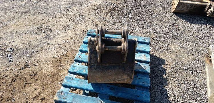 JCB MICRO-PELLE SUR CHENILLES 8010 CTS – 1,03T – DIESEL – 895 HEURES  8010CTS