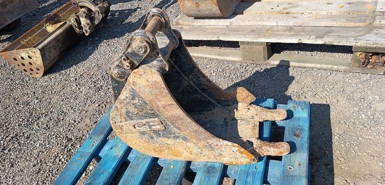 JCB MICRO-PELLE SUR CHENILLES 8010 CTS – 1,03T – DIESEL – 895 HEURES  8010CTS