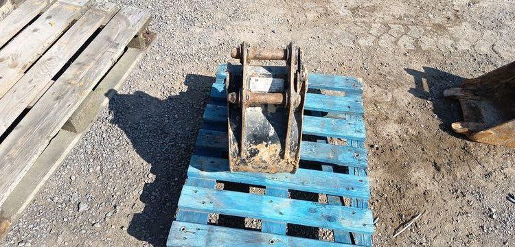 JCB MICRO-PELLE SUR CHENILLES 8010 CTS – 1,03T – DIESEL – 895 HEURES  8010CTS