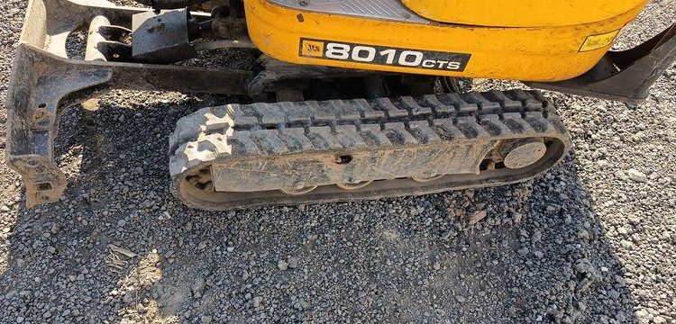 JCB MICRO-PELLE SUR CHENILLES 8010 CTS – 1,03T – DIESEL – 895 HEURES  8010CTS