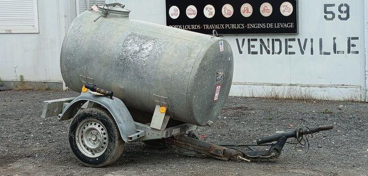 HUBIERE CITERNE A EAU  86BSF31
