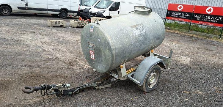 HUBIERE CITERNE A EAU  86BSF31