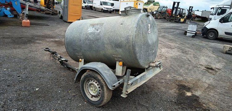 HUBIERE CITERNE A EAU  86BSF31