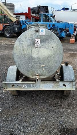 HUBIERE CITERNE A EAU  86BSF31