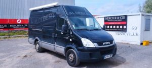 IVECO DAILY 4 FOURGON PHASE 2 35S13V13 2.3TD MOYEN SURELEVE 126 CV – DIESEL NOIR AP-942-DG