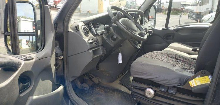 IVECO DAILY 4 FOURGON PHASE 2 35S13V13 2.3TD MOYEN SURELEVE 126 CV – DIESEL NOIR AP-942-DG