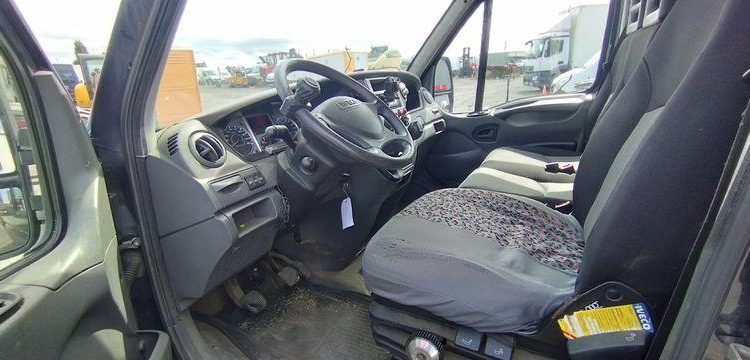 IVECO DAILY 4 FOURGON PHASE 2 35S13V13 2.3TD MOYEN SURELEVE 126 CV – DIESEL NOIR AP-942-DG