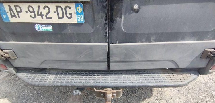 IVECO DAILY 4 FOURGON PHASE 2 35S13V13 2.3TD MOYEN SURELEVE 126 CV – DIESEL NOIR AP-942-DG