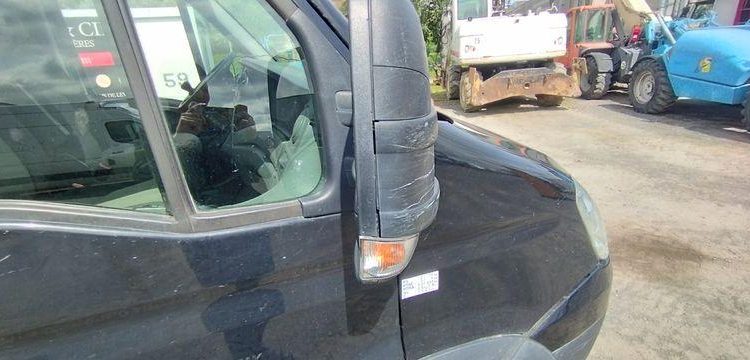 IVECO DAILY 4 FOURGON PHASE 2 35S13V13 2.3TD MOYEN SURELEVE 126 CV – DIESEL NOIR AP-942-DG