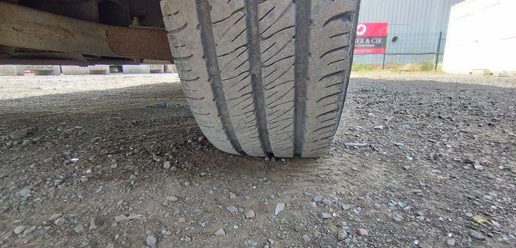 IVECO DAILY 4 FOURGON PHASE 2 35S13V13 2.3TD MOYEN SURELEVE 126 CV – DIESEL NOIR AP-942-DG