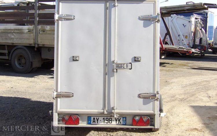 HUMBAUR REMORQUE FRIGORIFIQUE POUR BOISSONS 7M3 1 ESSIEU – PTAC 750 KGS – ANNEE 2007  AY-198-YK