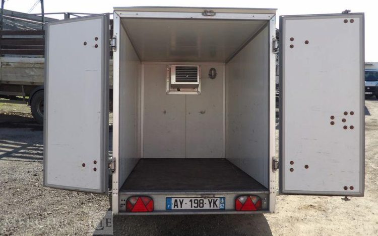 HUMBAUR REMORQUE FRIGORIFIQUE POUR BOISSONS 7M3 1 ESSIEU – PTAC 750 KGS – ANNEE 2007  AY-198-YK