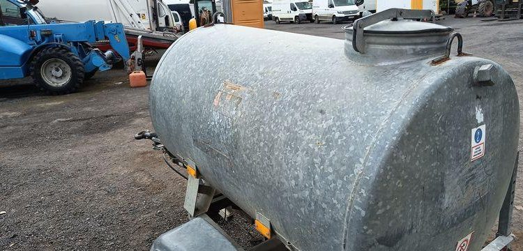 HUBIERE CITERNE A EAU  CQ-593-WM