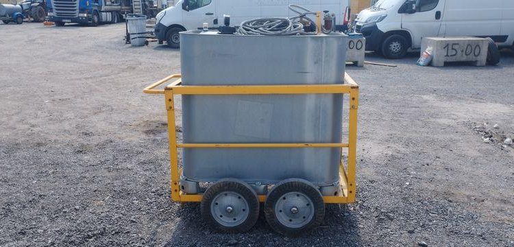CUVE 700L SUR CHARIOT ROULANT  CUV091