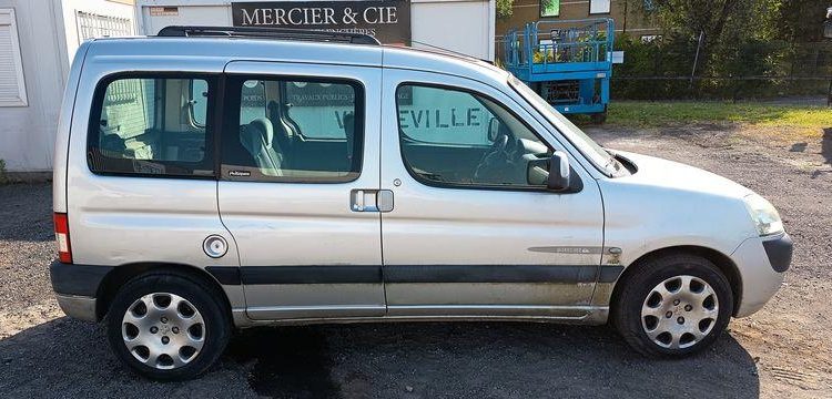 PEUGEOT PARTNER TEPEE 1 PHASE 1 VITRE 2,0 HDI 90CV – DIESEL – 254711 kMS – ANNEE 2003 GRIS DA-885-XX