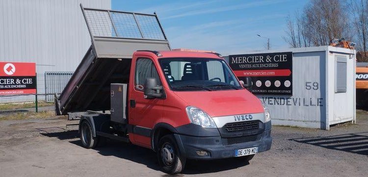 IVECO 35C13 BENNE AVEC COFFRE ACIER DIESEL – 144336 KMS – ANNEE 2014 ROUGE DE-379-MZ