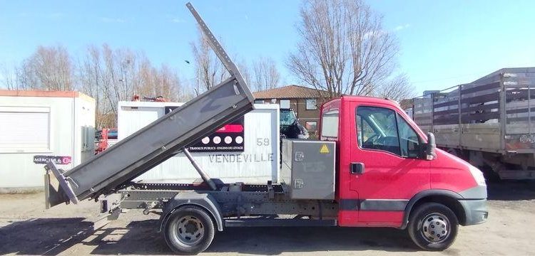 IVECO 35C13 BENNE AVEC COFFRE ACIER DIESEL – 144336 KMS – ANNEE 2014 ROUGE DE-379-MZ