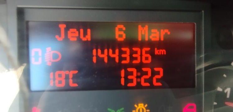 IVECO 35C13 BENNE AVEC COFFRE ACIER DIESEL – 144336 KMS – ANNEE 2014 ROUGE DE-379-MZ