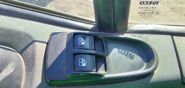 IVECO 35C13 BENNE AVEC COFFRE ACIER DIESEL – 144336 KMS – ANNEE 2014 ROUGE DE-379-MZ