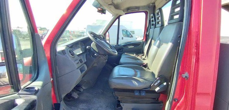 IVECO 35C13 BENNE AVEC COFFRE ACIER DIESEL – 144336 KMS – ANNEE 2014 ROUGE DE-379-MZ