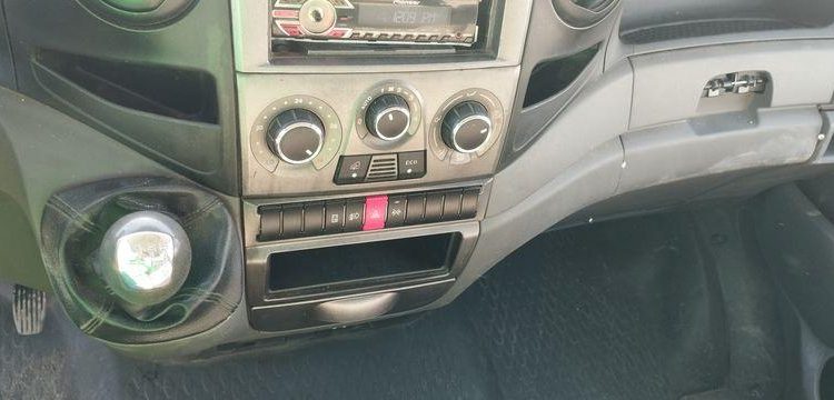 IVECO 35C13 BENNE AVEC COFFRE ACIER DIESEL – 144336 KMS – ANNEE 2014 ROUGE DE-379-MZ
