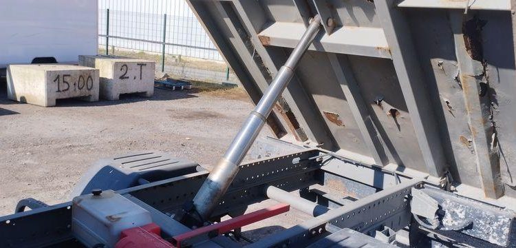 IVECO 35C13 BENNE AVEC COFFRE ACIER DIESEL – 144336 KMS – ANNEE 2014 ROUGE DE-379-MZ