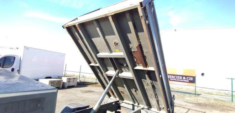 IVECO 35C13 BENNE AVEC COFFRE ACIER DIESEL – 144336 KMS – ANNEE 2014 ROUGE DE-379-MZ