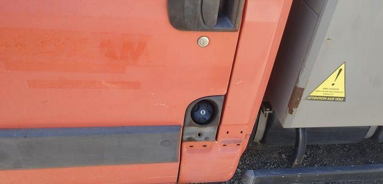 IVECO 35C13 BENNE AVEC COFFRE ACIER DIESEL – 144336 KMS – ANNEE 2014 ROUGE DE-379-MZ