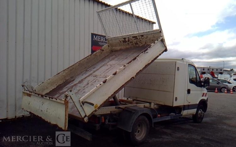 IVECO 35C13 BENNE SIMPLE CABINE COFFRE BLANC DK-502-TZ