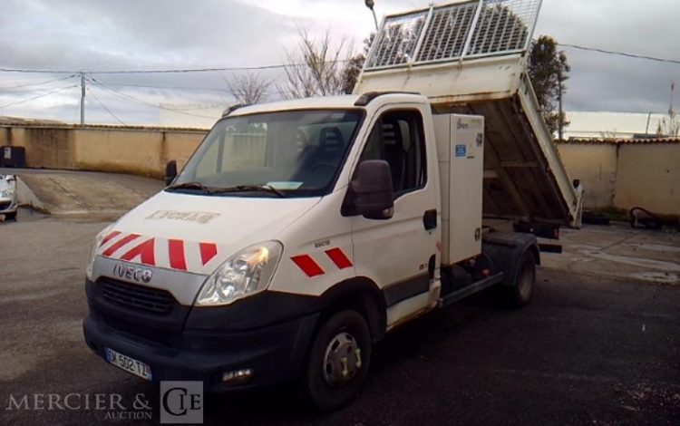 IVECO 35C13 BENNE SIMPLE CABINE COFFRE BLANC DK-502-TZ