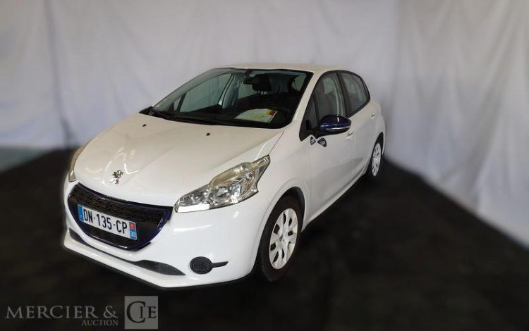 PEUGEOT 208  DN-135-CP
