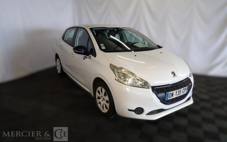 PEUGEOT 208  DN-135-CP