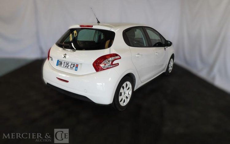 PEUGEOT 208  DN-135-CP