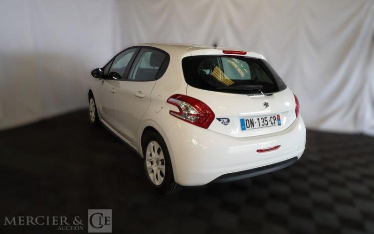 PEUGEOT 208  DN-135-CP