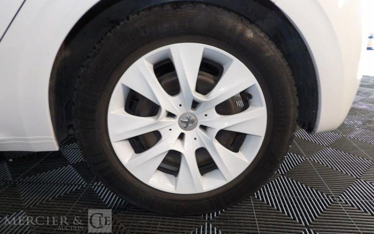PEUGEOT 208  DN-135-CP