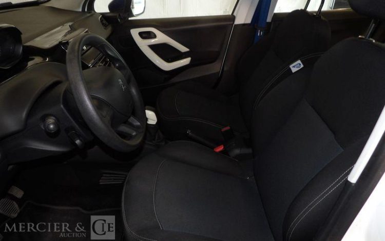 PEUGEOT 208  DN-135-CP