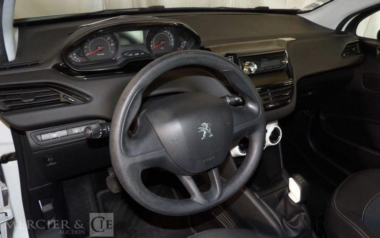 PEUGEOT 208  DN-135-CP