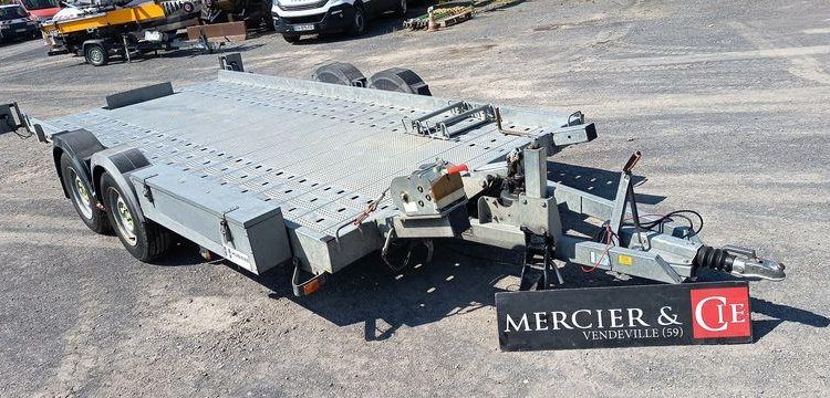 HUBIERE REMORQUE 2T5  EA-141-LC