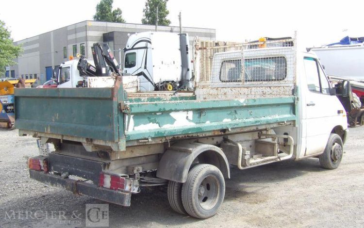 MERCEDES SPRINTER 411 CDI 2,2 D CHASSIS CABINE LONG 109 CV AVEC BENNE – 227626 KMS BLANC EH-179-BD