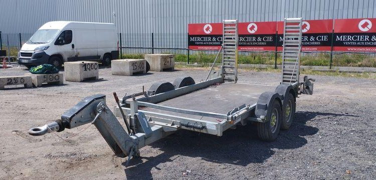 HUBIERE REMORQUE 3T5  EJ-117-CE