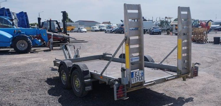 HUBIERE REMORQUE 3T5  EJ-117-CE
