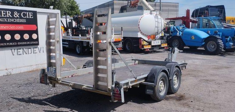 HUBIERE REMORQUE 3T5  EJ-117-CE