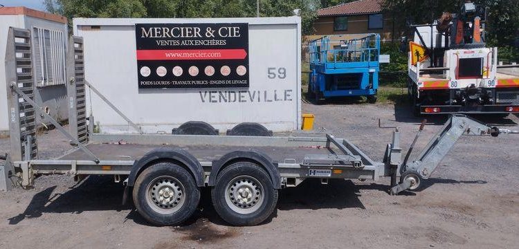 HUBIERE REMORQUE 3T5  EJ-117-CE