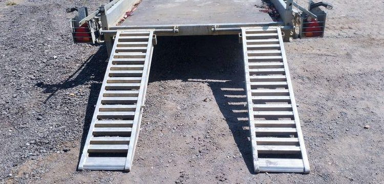 HUBIERE REMORQUE 3T5  EJ-117-CE